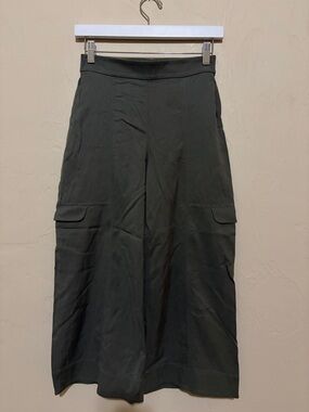Lululemon Olive Metropolis Maven Cargo Wide Leg Crops. Worn Once. Like New!